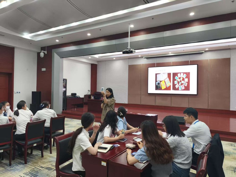 【高新】"泉心工惠"OH卡心理沙龙："我的情绪我做主"